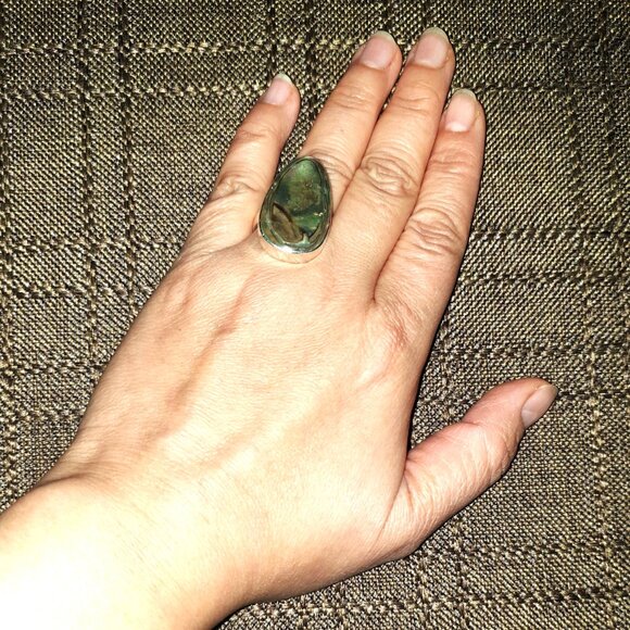 Bold Vintage Natural Blackfoot Rainbow Abalone Sterling Silver Statement Ring - Picture 9 of 14